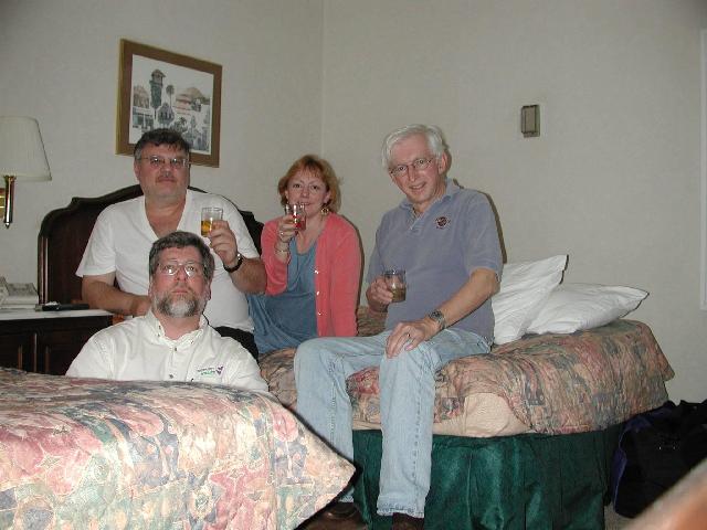 grouproom.jpg (45091 bytes)